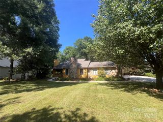 8133 Strawberry Lane, Charlotte, NC 28277