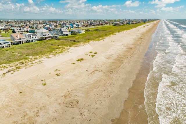 22002 Kennedy Drive, Galveston, TX 77554