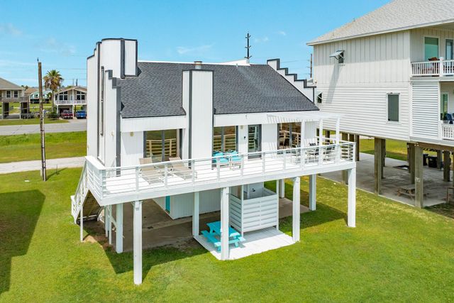 22002 Kennedy Drive, Galveston, TX 77554