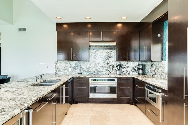 22002 Kennedy Drive, Galveston, TX 77554