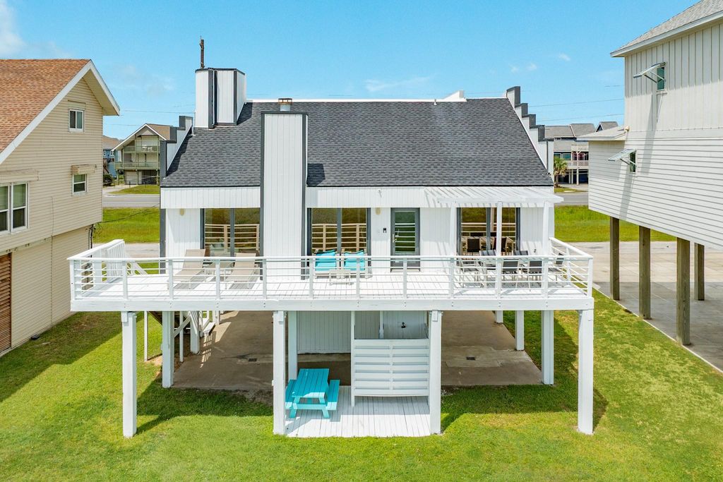22002 Kennedy Drive, Galveston, TX 77554