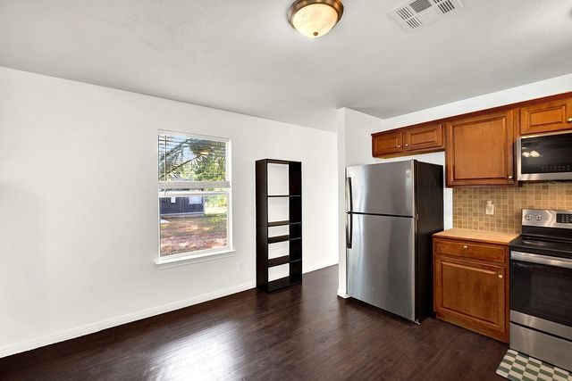 301 Armstrong ST, San Marcos, TX 78666