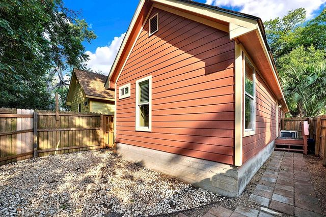 301 Armstrong ST, San Marcos, TX 78666