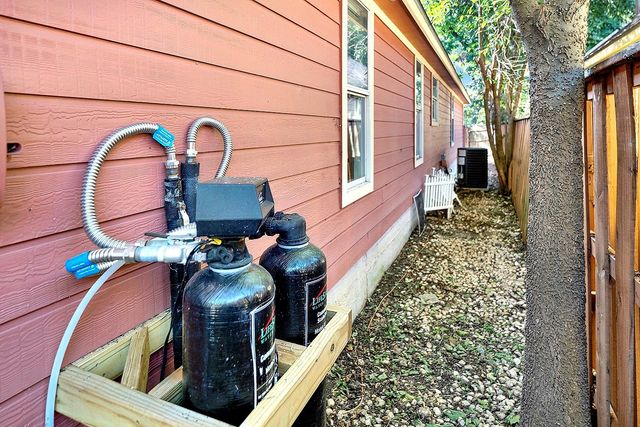 301 Armstrong ST, San Marcos, TX 78666