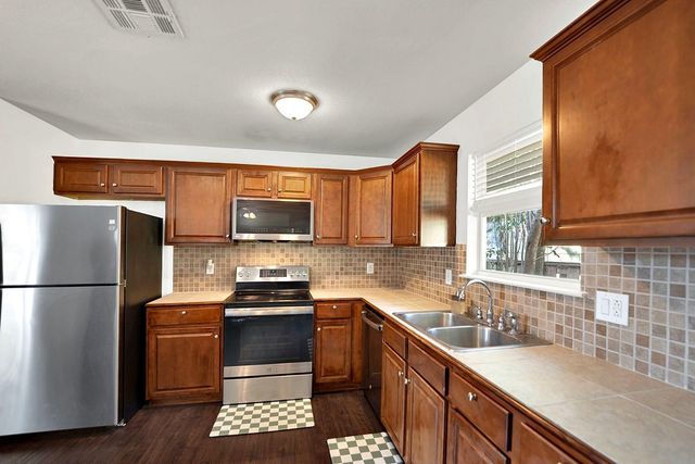301 Armstrong ST, San Marcos, TX 78666