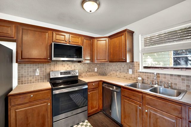 301 Armstrong ST, San Marcos, TX 78666