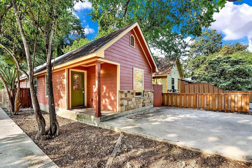 301 Armstrong ST, San Marcos, TX 78666