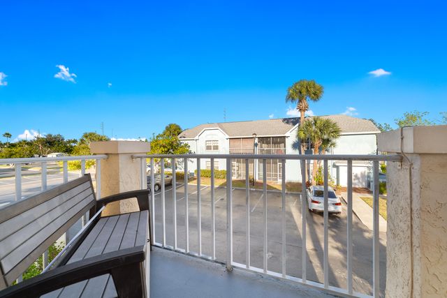 1627 SE Green Acres Cir Apt Z203, Port St Lucie, FL 34952