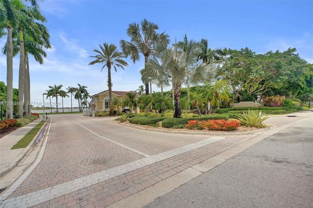 19473 NW 24th Pl, Pembroke Pines, FL 33029
