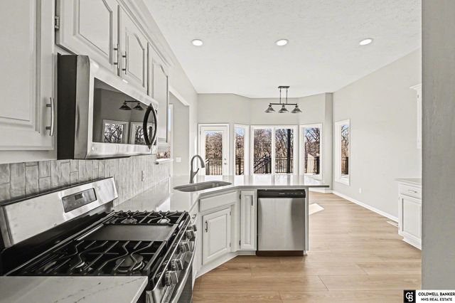 9865 Fowler Drive, Papillion, NE 68046