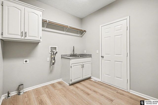 9865 Fowler Drive, Papillion, NE 68046