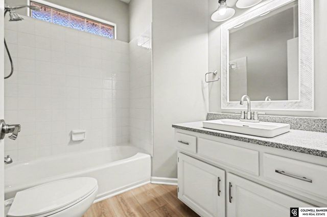 9865 Fowler Drive, Papillion, NE 68046