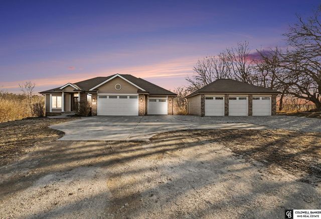 9865 Fowler Drive, Papillion, NE 68046