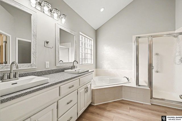 9865 Fowler Drive, Papillion, NE 68046