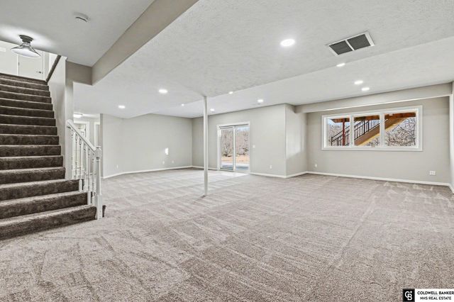 9865 Fowler Drive, Papillion, NE 68046