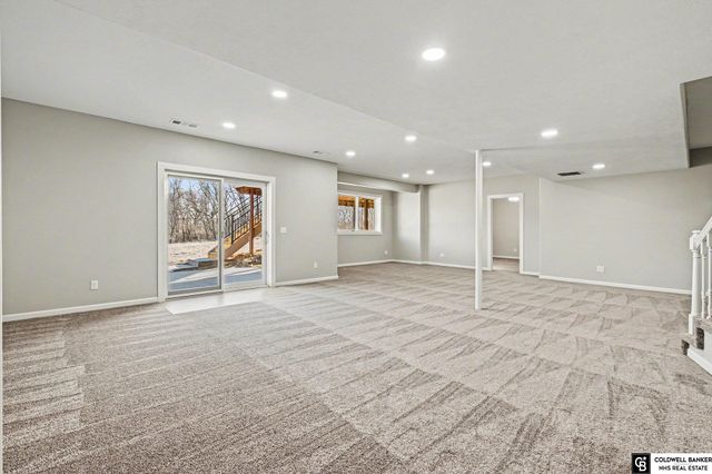 9865 Fowler Drive, Papillion, NE 68046