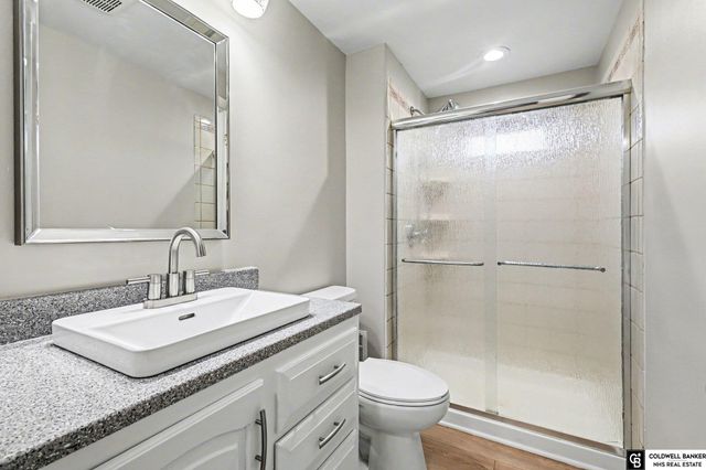 9865 Fowler Drive, Papillion, NE 68046