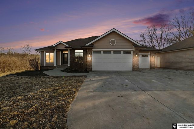 9865 Fowler Drive, Papillion, NE 68046