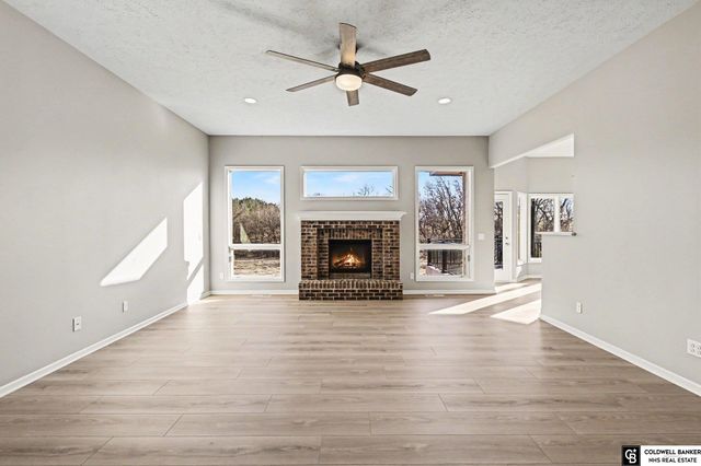 9865 Fowler Drive, Papillion, NE 68046