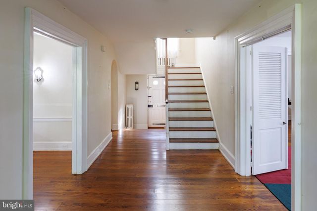 8381 GLEN RD, Elkins Park, PA 19027