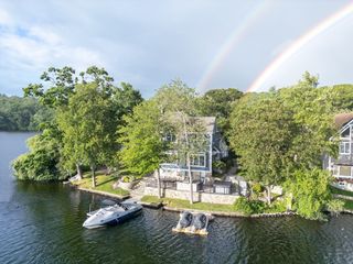 76 Pine Island Rd, Hopkinton, MA 01748