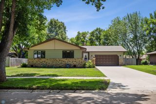 37 36th Avenue NE, Fargo, ND 58102