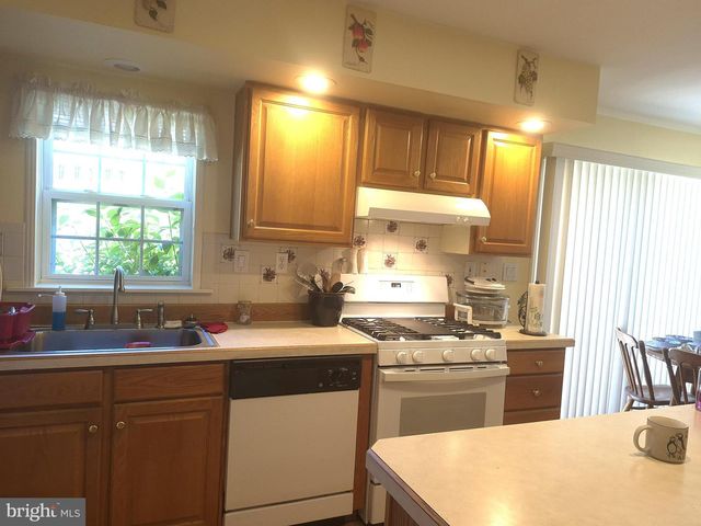 20 OAKS DR, Mays Landing, NJ 08330
