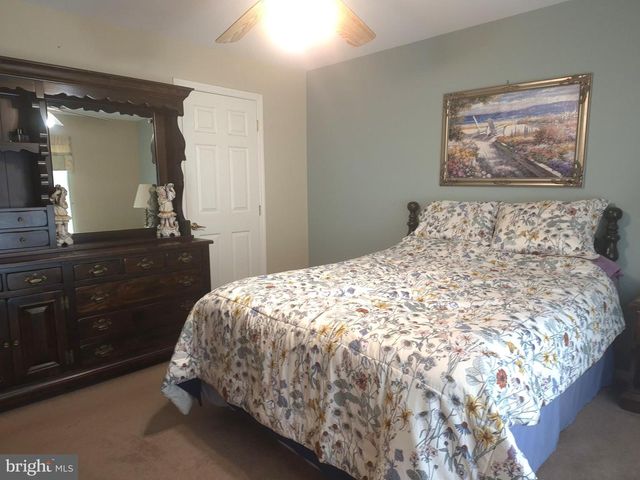20 OAKS DR, Mays Landing, NJ 08330