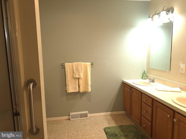 20 OAKS DR, Mays Landing, NJ 08330