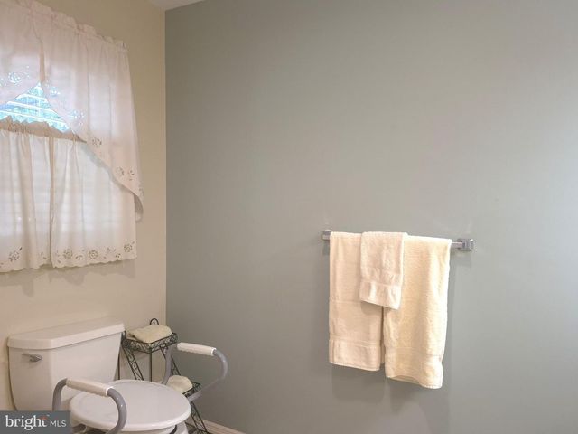 20 OAKS DR, Mays Landing, NJ 08330