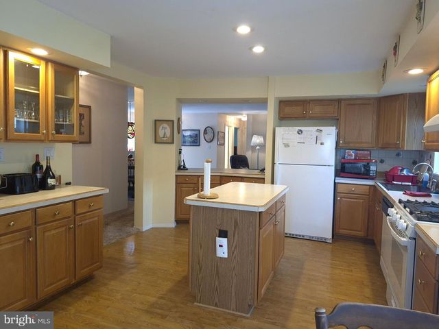 20 OAKS DR, Mays Landing, NJ 08330