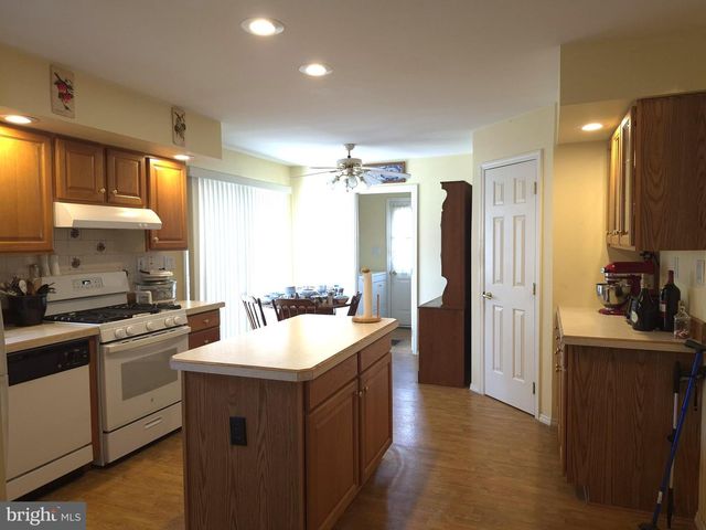 20 OAKS DR, Mays Landing, NJ 08330