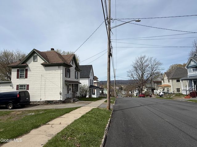 74 Park Street, Gloversville, NY 12078
