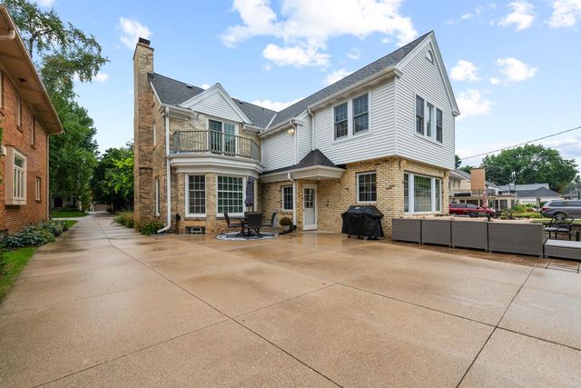 2516 N 90th STREET, Wauwatosa, WI 53226