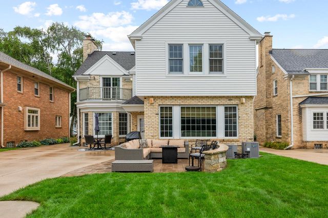 2516 N 90th STREET, Wauwatosa, WI 53226