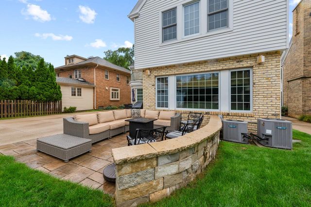 2516 N 90th STREET, Wauwatosa, WI 53226