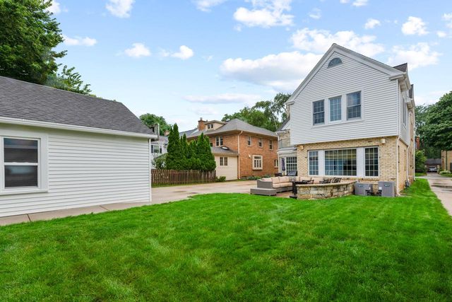 2516 N 90th STREET, Wauwatosa, WI 53226