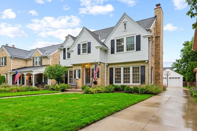 2516 N 90th STREET, Wauwatosa, WI 53226