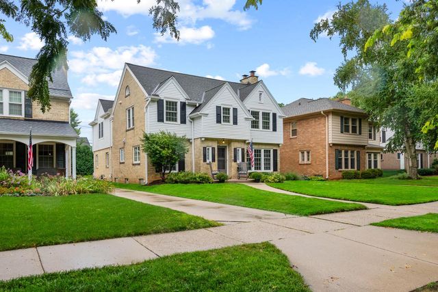 2516 N 90th STREET, Wauwatosa, WI 53226