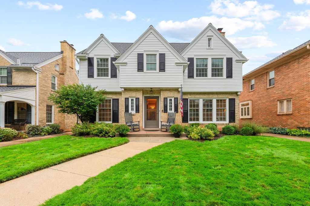 2516 N 90th STREET, Wauwatosa, WI 53226