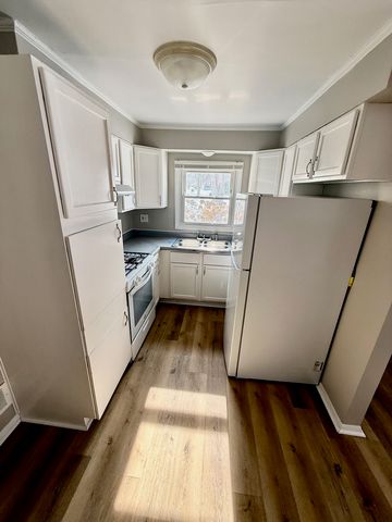 2904 Woodworth Place, Hazel Crest, IL 60429