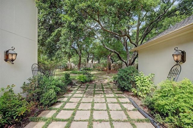 11518 Summerhill Lane, Piney Point Village, TX 77024
