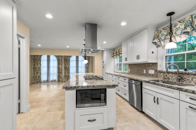 11518 Summerhill Lane, Piney Point Village, TX 77024