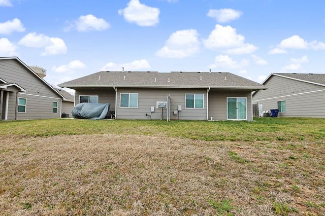 8041-8043 E 34th Ct s, Wichita, KS 67210