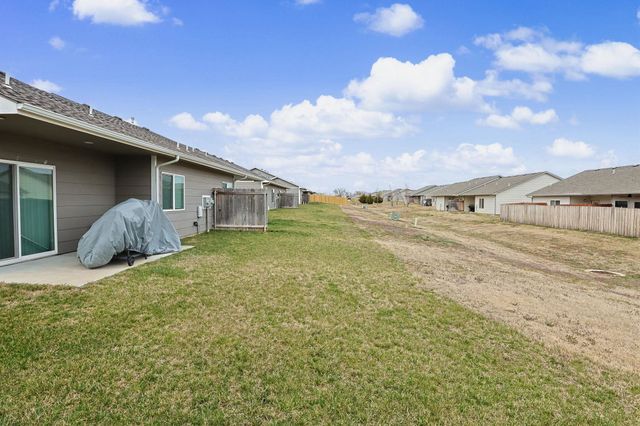 8041-8043 E 34th Ct s, Wichita, KS 67210