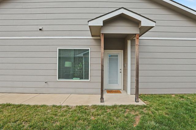 8041-8043 E 34th Ct s, Wichita, KS 67210