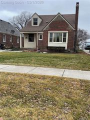 373 Ridgemont Road, Grosse Pointe Farms, MI 48236