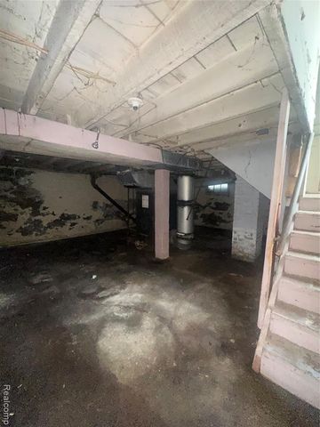1007 Decker Street, Flint, MI 48503