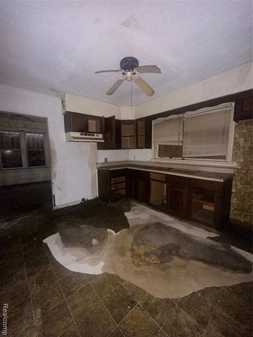 1007 Decker Street, Flint, MI 48503