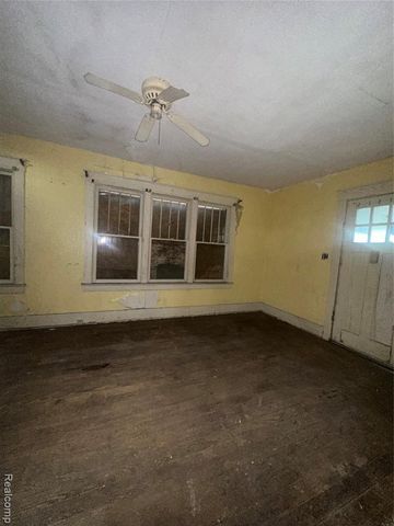 1007 Decker Street, Flint, MI 48503